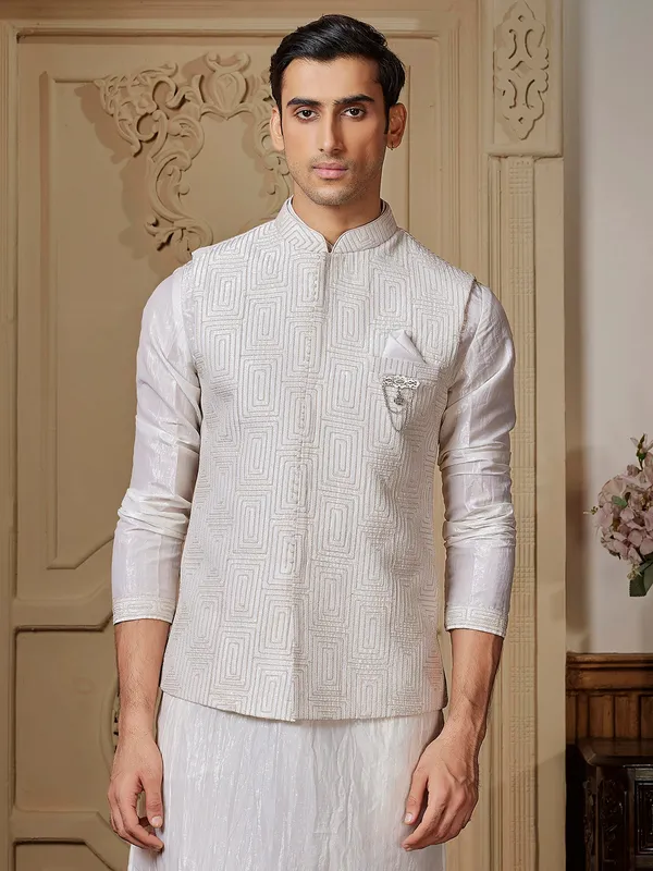 impressive_ivory_silk_waistcoat_set_with_sequins_embellishment_173510362070228_01