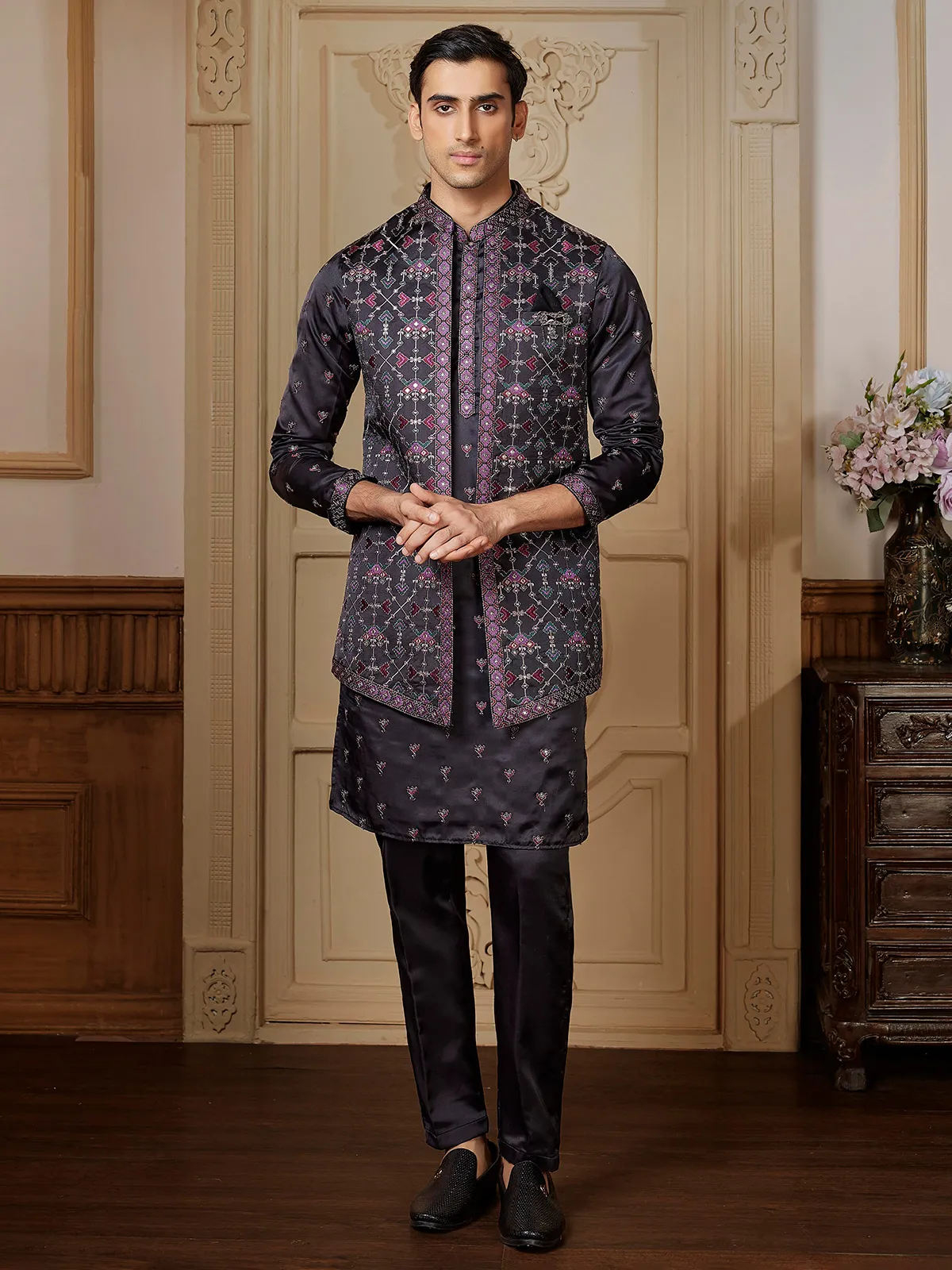 shiny_black_long_waistcoat_set_with_colorful_embroidery_173510503070250